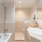 Pyr And Pool Views Apartamento *