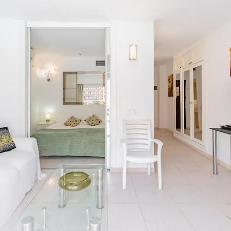Pyr And Pool Views Apartamento