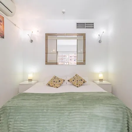 Pyr And Pool Views Apartamento