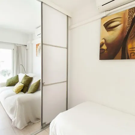 Pyr Private Sunny Pool Side Apartment